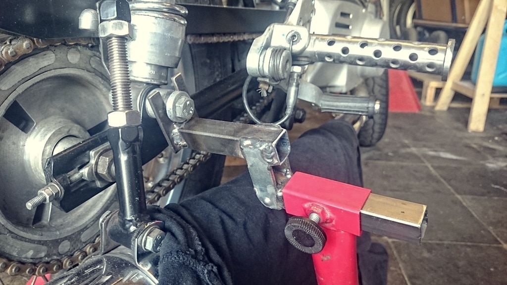 Kern Motorrad Montageständer Aufnahme modifiziert